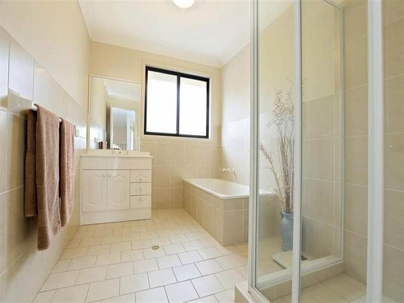 13 Ridgeway Close, West Hoxton NSW 2171