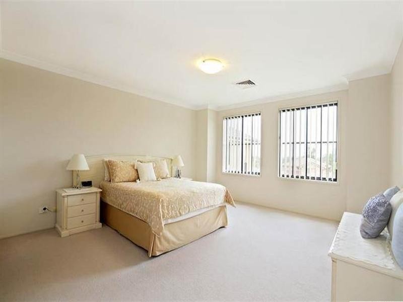 13 Ridgeway Close, West Hoxton NSW 2171