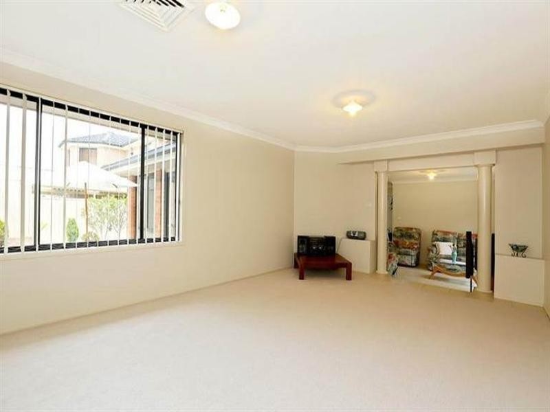 13 Ridgeway Close, West Hoxton NSW 2171