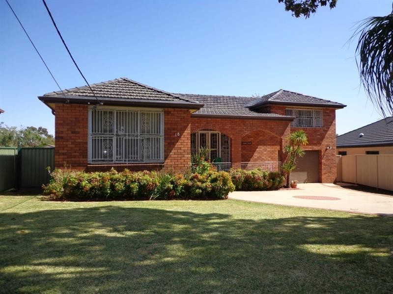 18 Woodburn Avenue, Panania NSW 2213