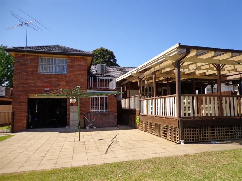 18 Woodburn Avenue, Panania NSW 2213