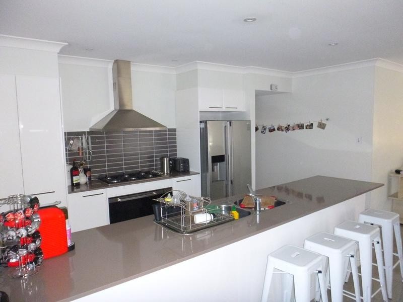 5 Stanley Avenue, Middleton Grange NSW 2171