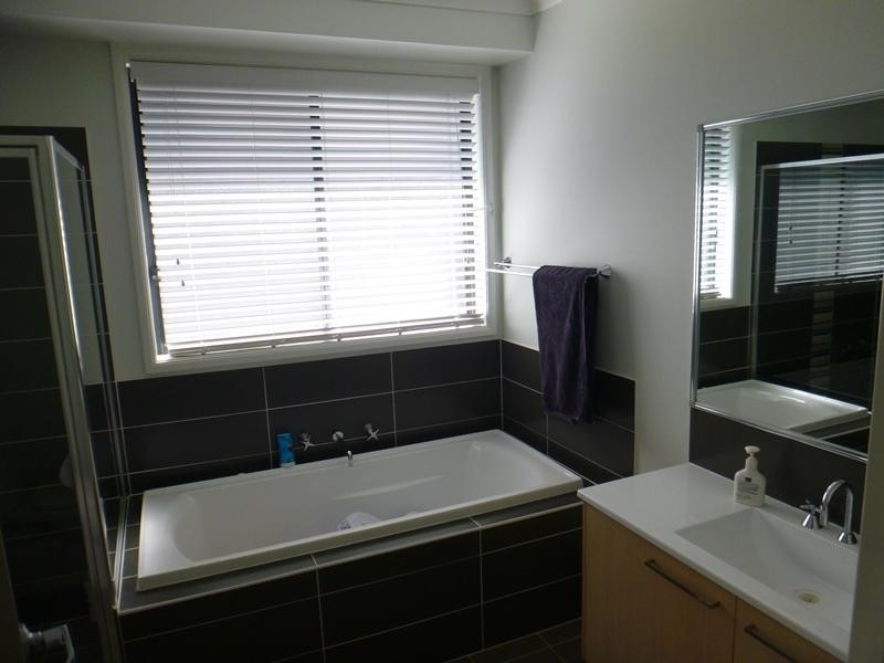 5 Stanley Avenue, Middleton Grange NSW 2171