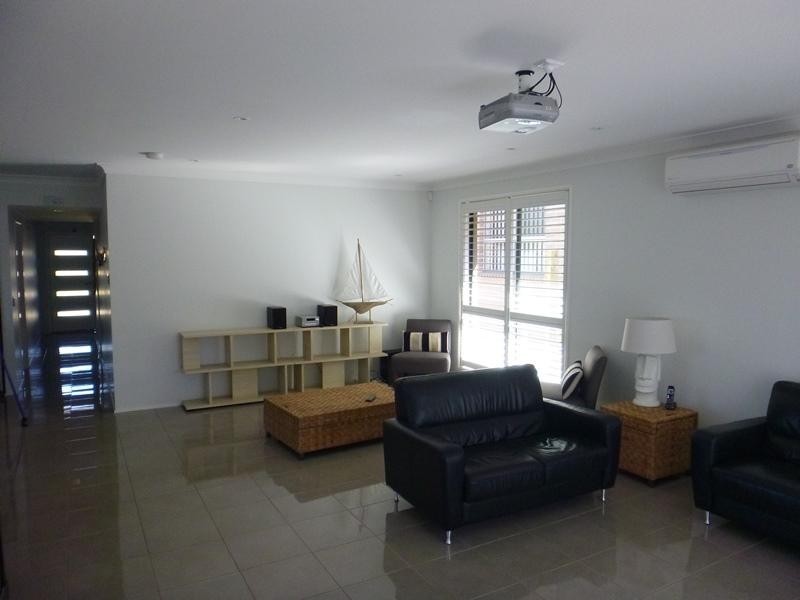 5 Stanley Avenue, Middleton Grange NSW 2171