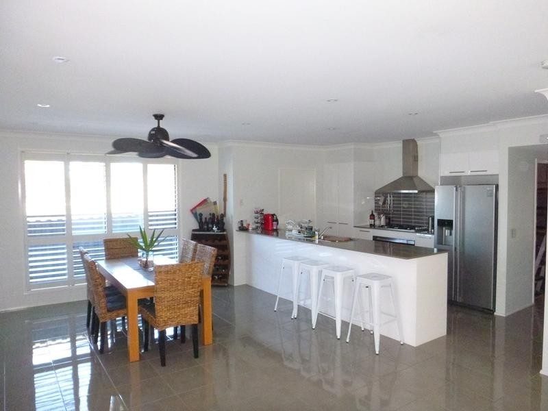 5 Stanley Avenue, Middleton Grange NSW 2171