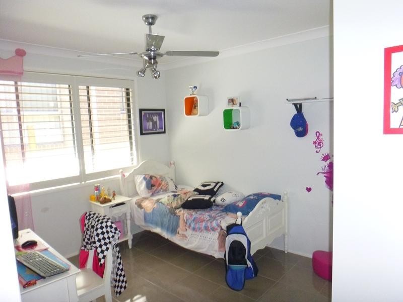 5 Stanley Avenue, Middleton Grange NSW 2171