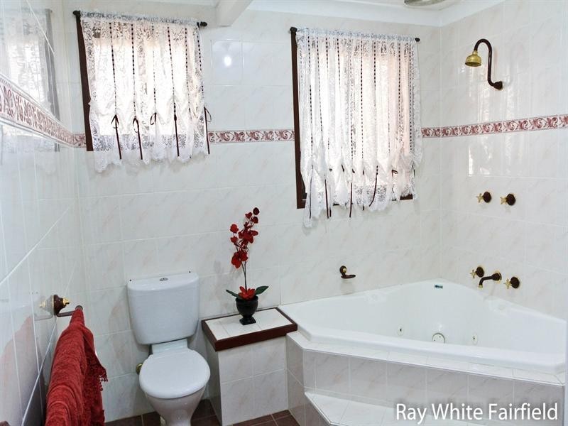 7 Hoyle Place, Greenfield Park NSW 2176