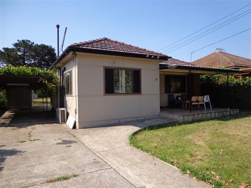 37 James Street, Fairfield East NSW 2165