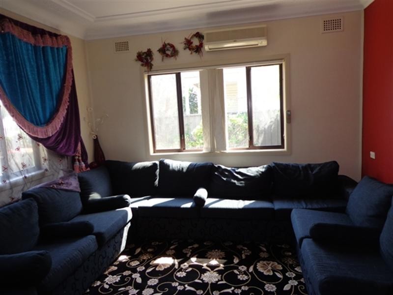 37 James Street, Fairfield East NSW 2165