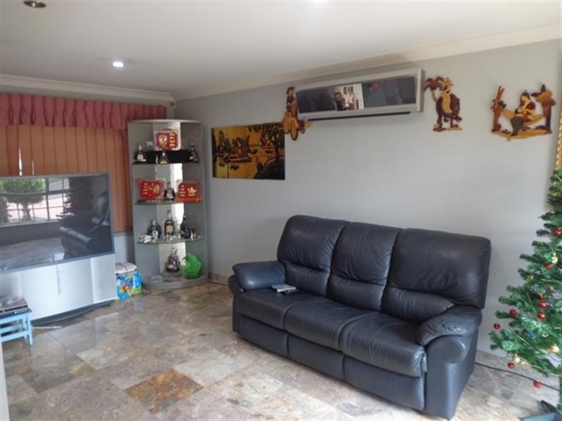 66 Falcon Circuit, Green Valley NSW 2168