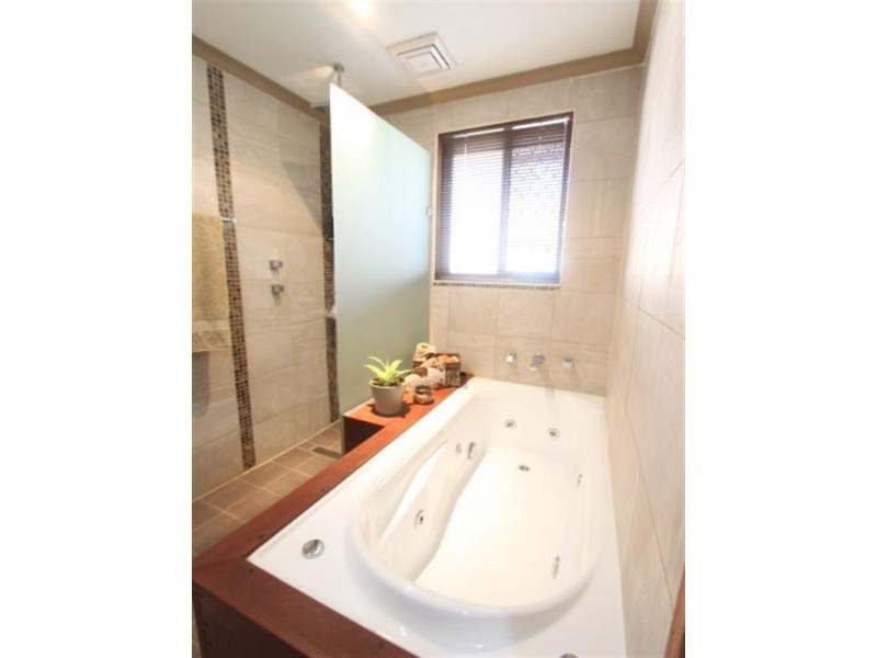 8 Gray Place, Wetherill Park NSW 2164