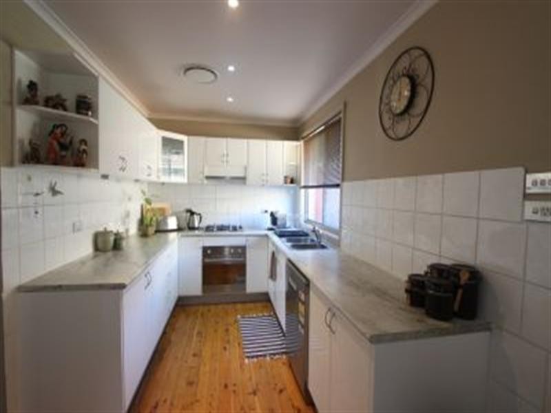 8 Gray Place, Wetherill Park NSW 2164