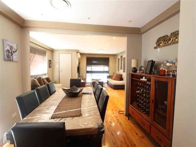 8 Gray Place, Wetherill Park NSW 2164