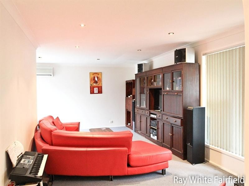 2 Darwin Close, Wakeley NSW 2176