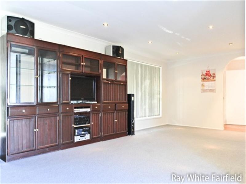 2 Darwin Close, Wakeley NSW 2176