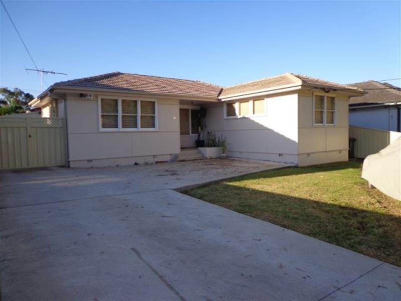 19 Dampier Crescent, Fairfield West NSW 2165