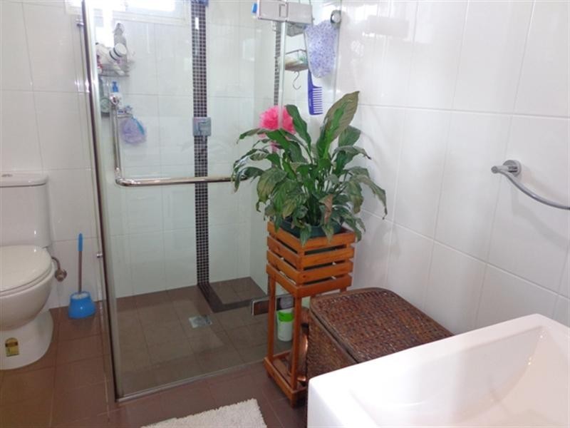 19 Dampier Crescent, Fairfield West NSW 2165