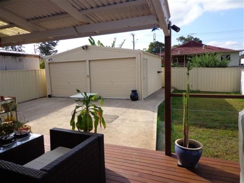 19 Dampier Crescent, Fairfield West NSW 2165