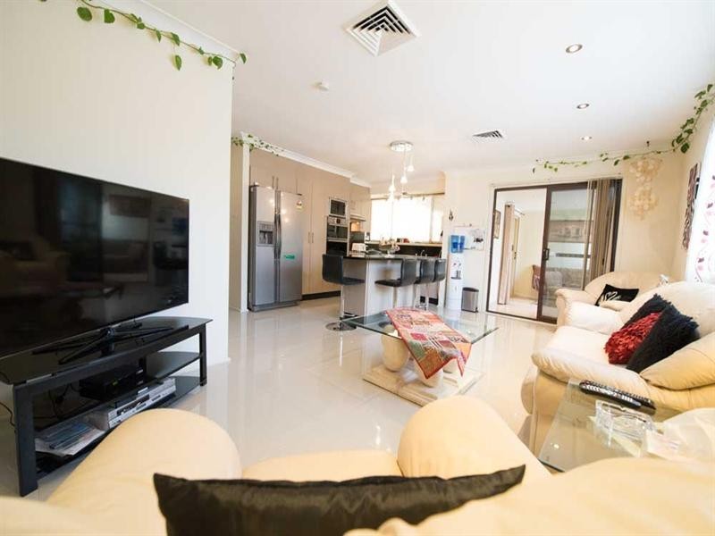 31 Coonawarra Street, Edensor Park NSW 2176