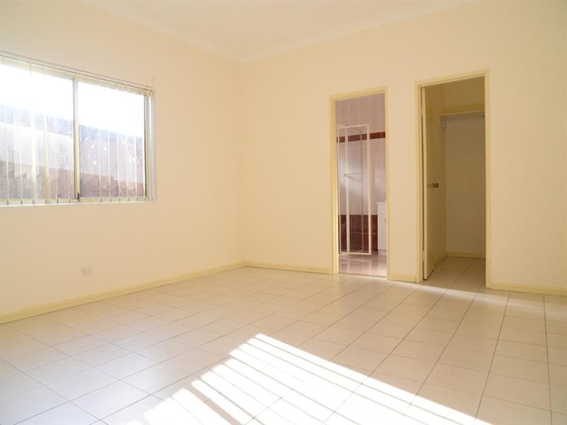 23 Solo Crescent, Fairfield NSW 2165