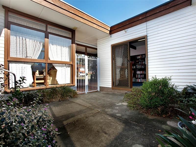 6 Tyrell Crescent, Fairfield West NSW 2165