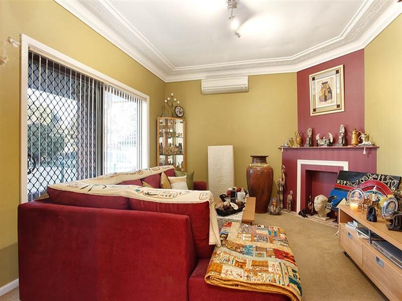 24 Bell Crescent, Fairfield NSW 2165