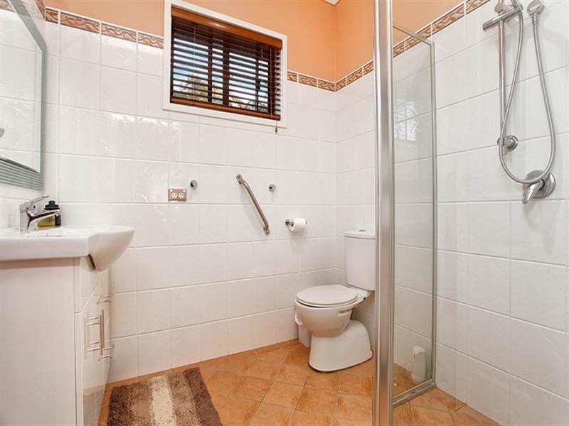 24 Bell Crescent, Fairfield NSW 2165
