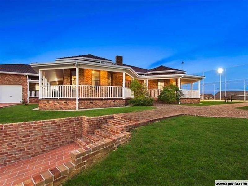 4 Ararat Close, Bossley Park NSW 2176