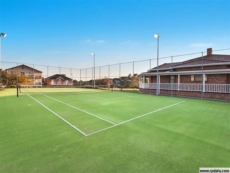 4 Ararat Close, Bossley Park NSW 2176