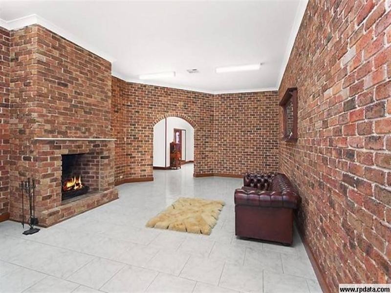 4 Ararat Close, Bossley Park NSW 2176