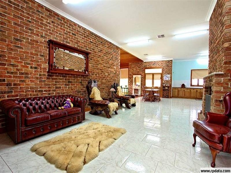 4 Ararat Close, Bossley Park NSW 2176