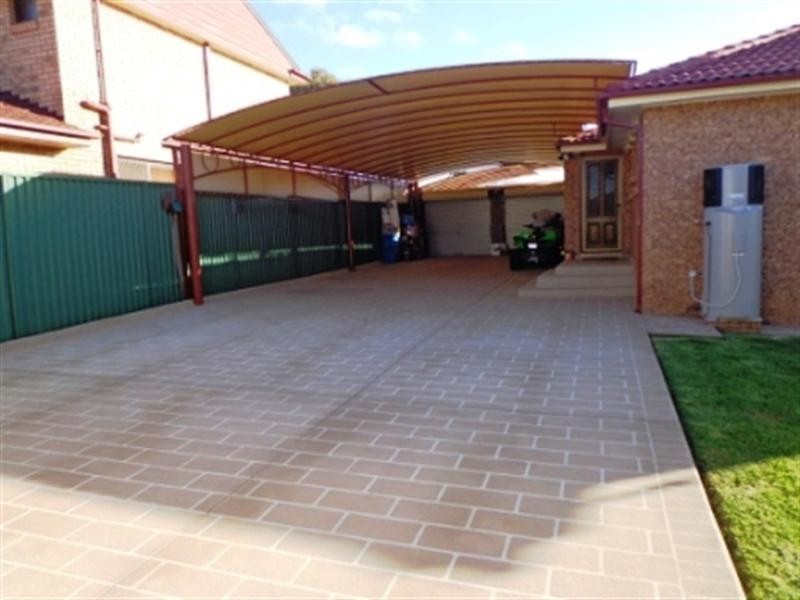 Edensor Park NSW 2176