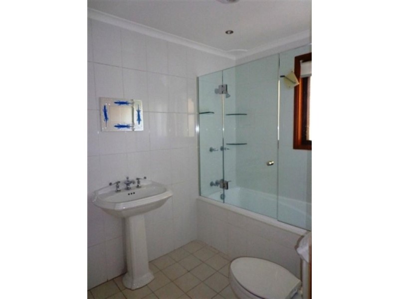 Edensor Park NSW 2176