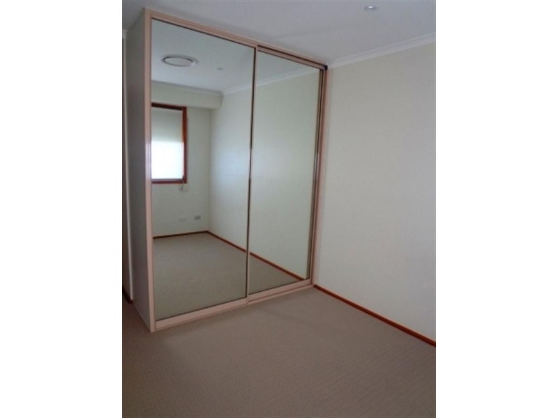 Edensor Park NSW 2176