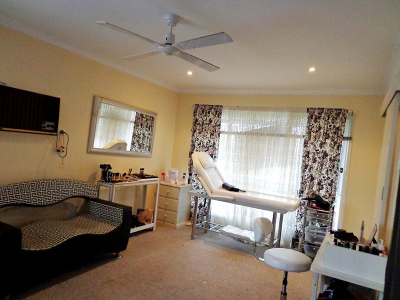 Fairfield West NSW 2165