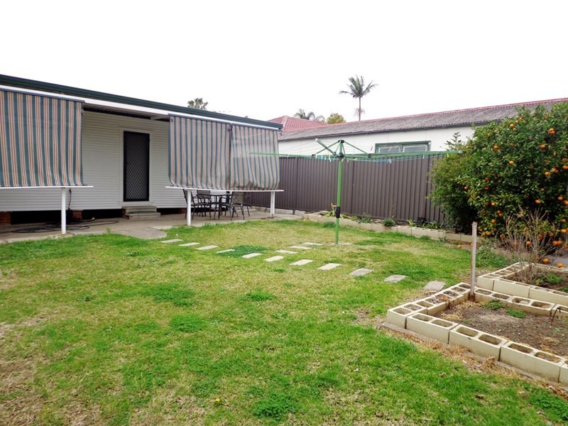 Fairfield West NSW 2165