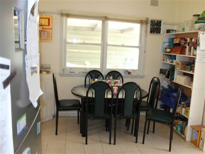 31 Bell Crescent, Fairfield NSW 2165