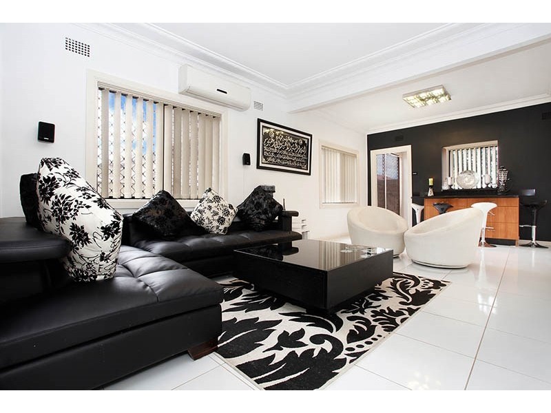 212 River Avenue, Carramar NSW 2163