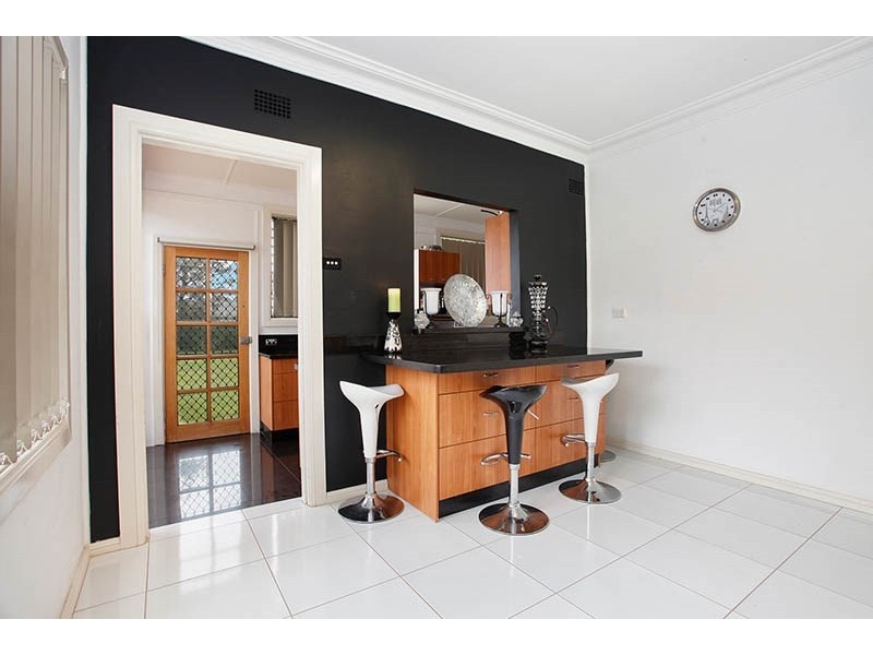 212 River Avenue, Carramar NSW 2163