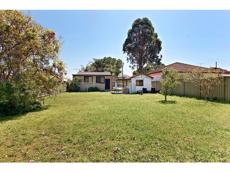 212 River Avenue, Carramar NSW 2163