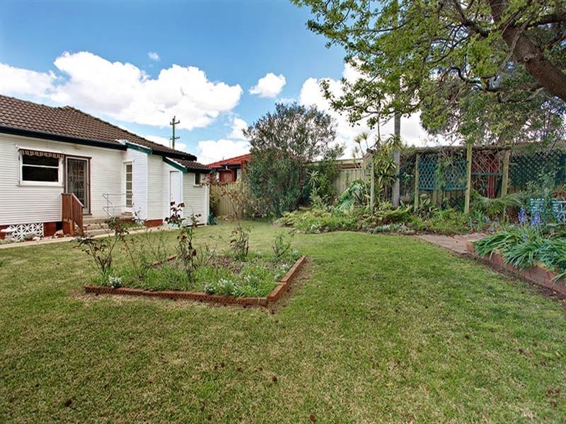 16 Tripoli Road, Fairfield West NSW 2165