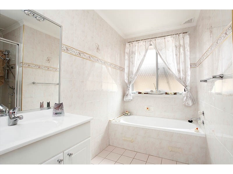 11 Comanche Road, Bossley Park NSW 2176