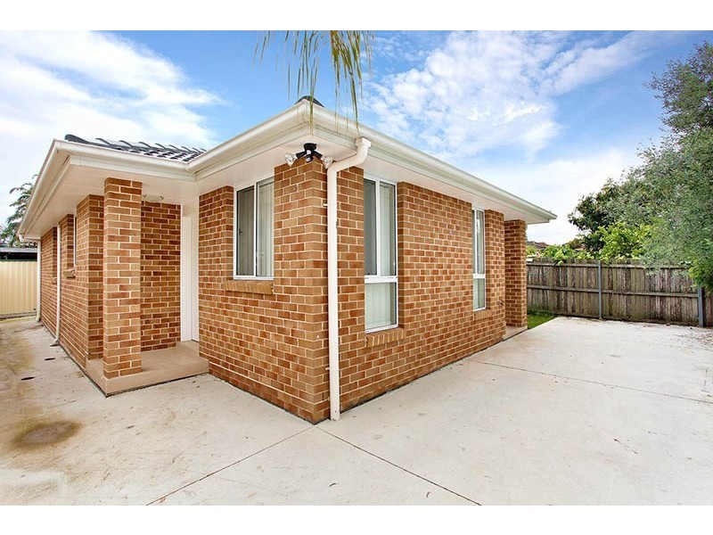 11 Comanche Road, Bossley Park NSW 2176