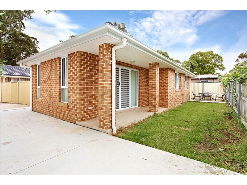 11 Comanche Road, Bossley Park NSW 2176