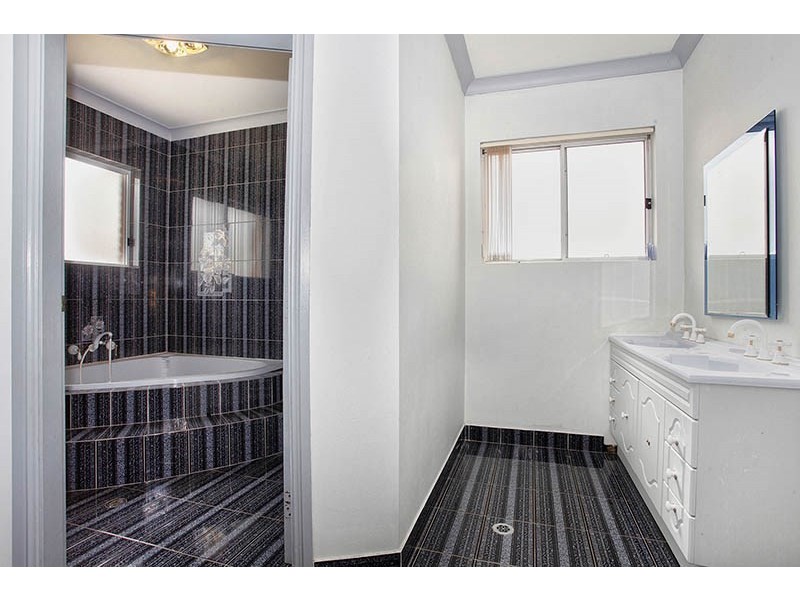 13 Tucker Place, Edensor Park NSW 2176