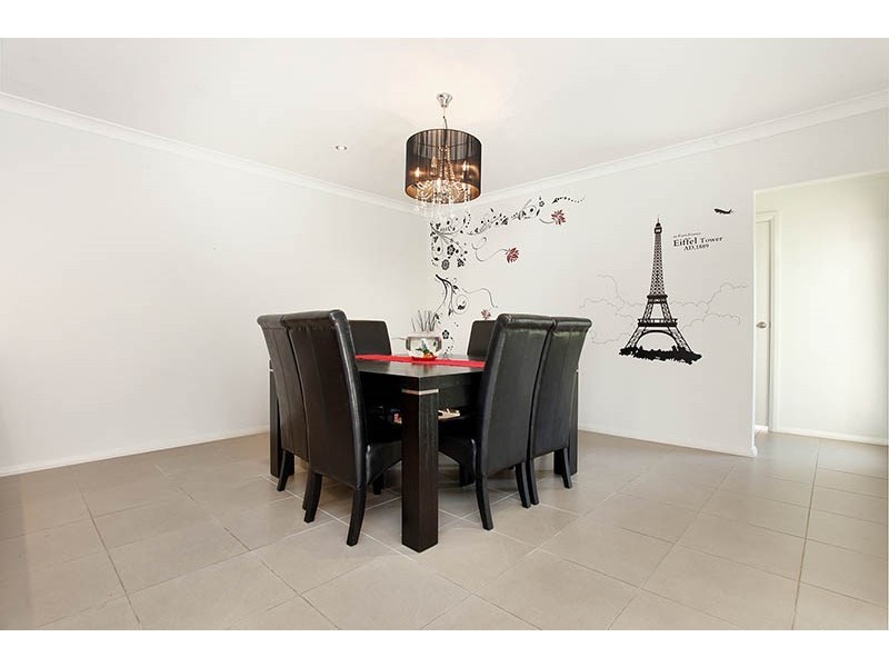 152 Middleton Drive, Middleton Grange NSW 2171