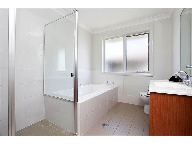 152 Middleton Drive, Middleton Grange NSW 2171