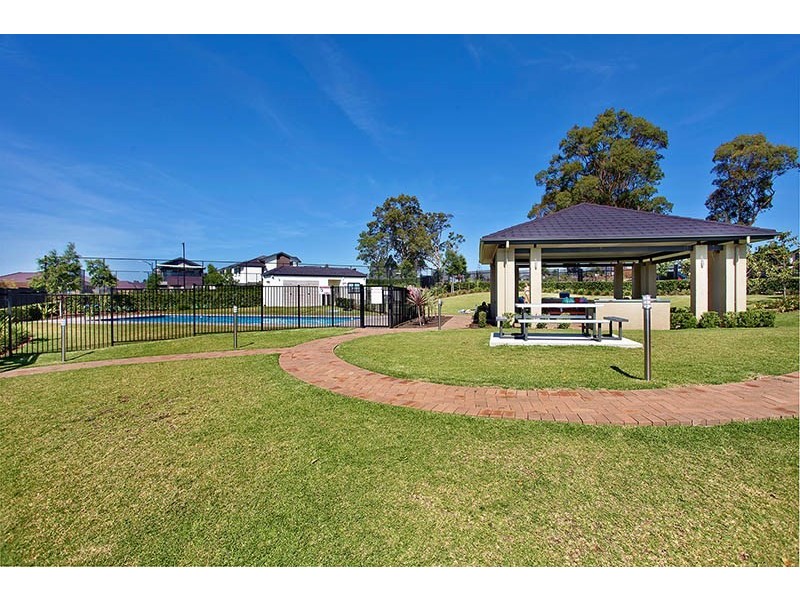 152 Middleton Drive, Middleton Grange NSW 2171