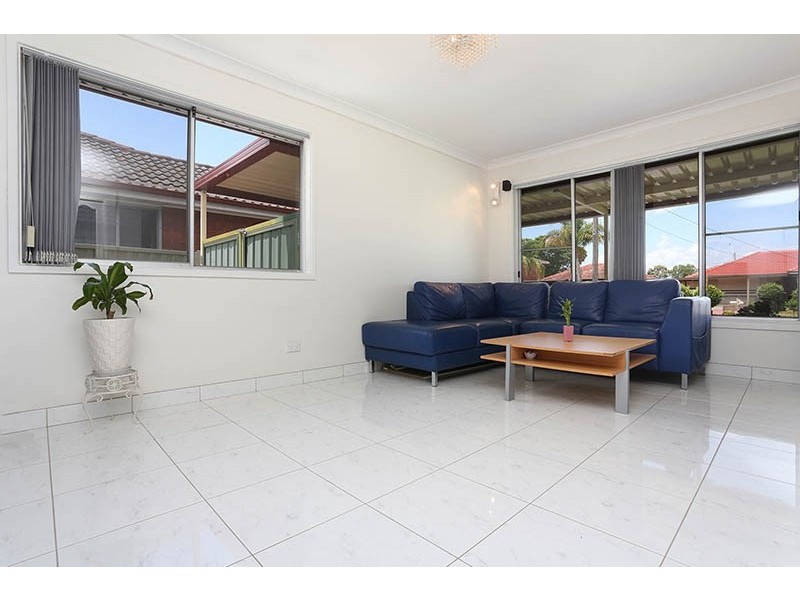 15 Chelsea Drive, Canley Heights NSW 2166