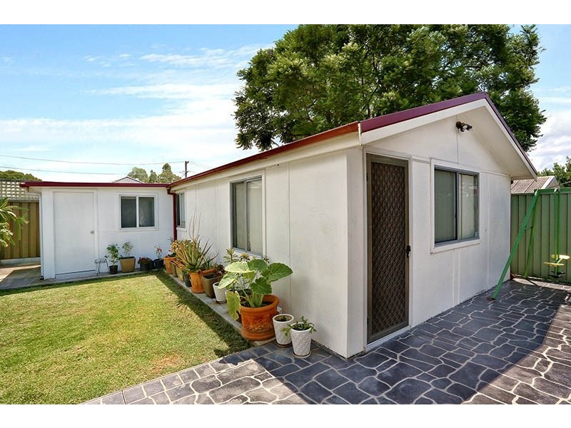 15 Chelsea Drive, Canley Heights NSW 2166